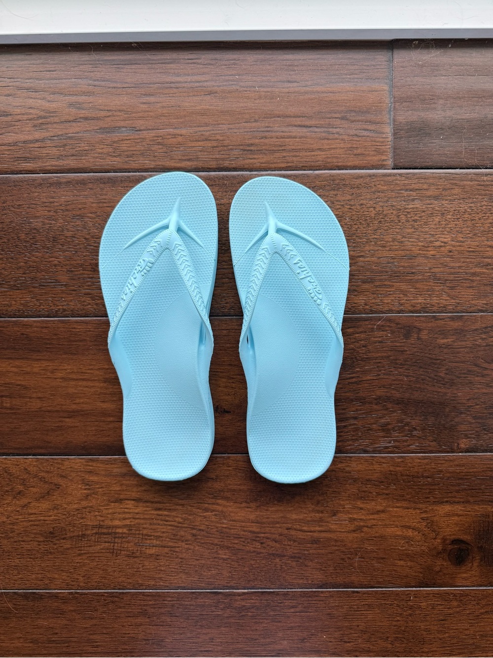 Light Blue Archie’s flip flops men’s sz 7/woman’s size 8